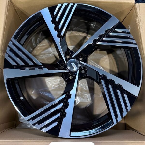 22 5X112 RAW FBX183 Black machine face cb66,5 T.9,5 et36 (Audi Q8)