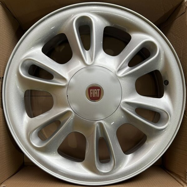 18 4X98 MAREA SEDAN Lingotto Prata (T6)