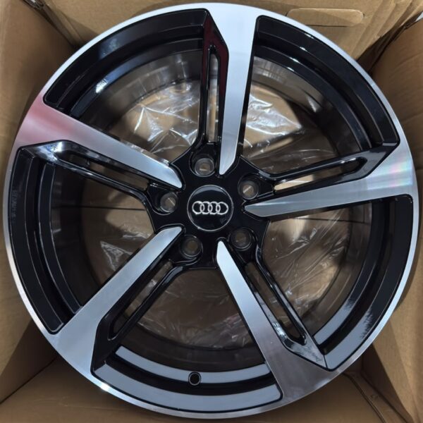 18 5X114 AD07 GLOSS BLACK MACHINED ET35 T.8 CB73,1