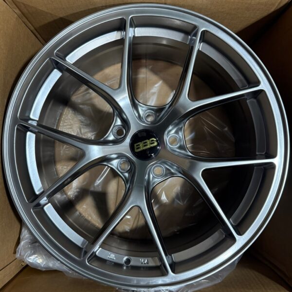 18 5X114 F2359 HYPER BLACK CB73,1 ET38 T8,5