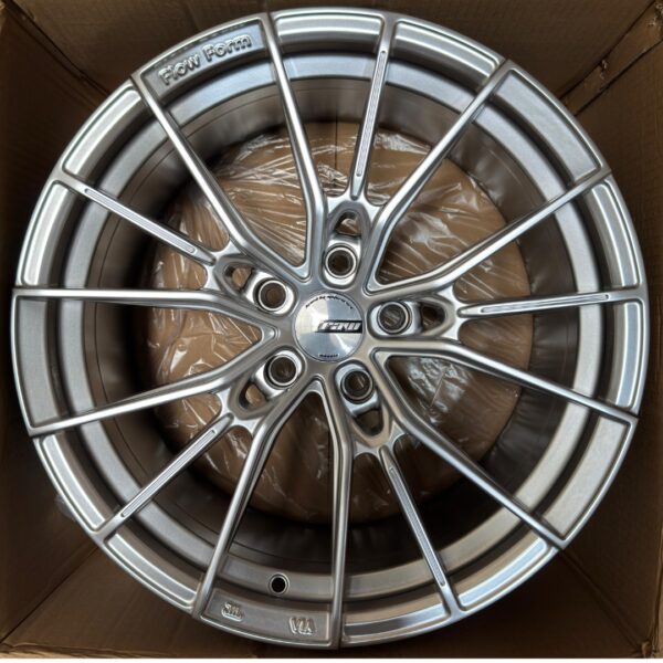 18 5X113 FF566 HYPER SILVER CB73,1 ET40 (T.8,5)